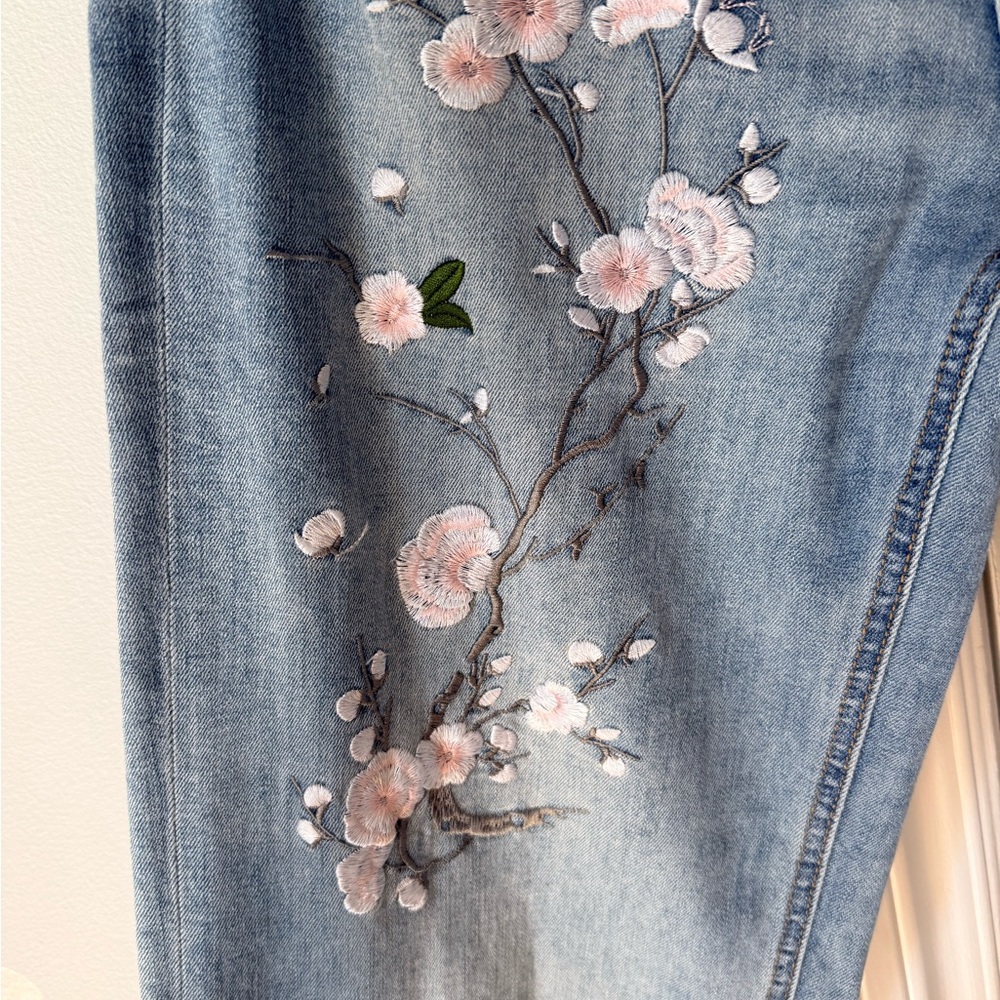 Jeans - Picture 3 of 4